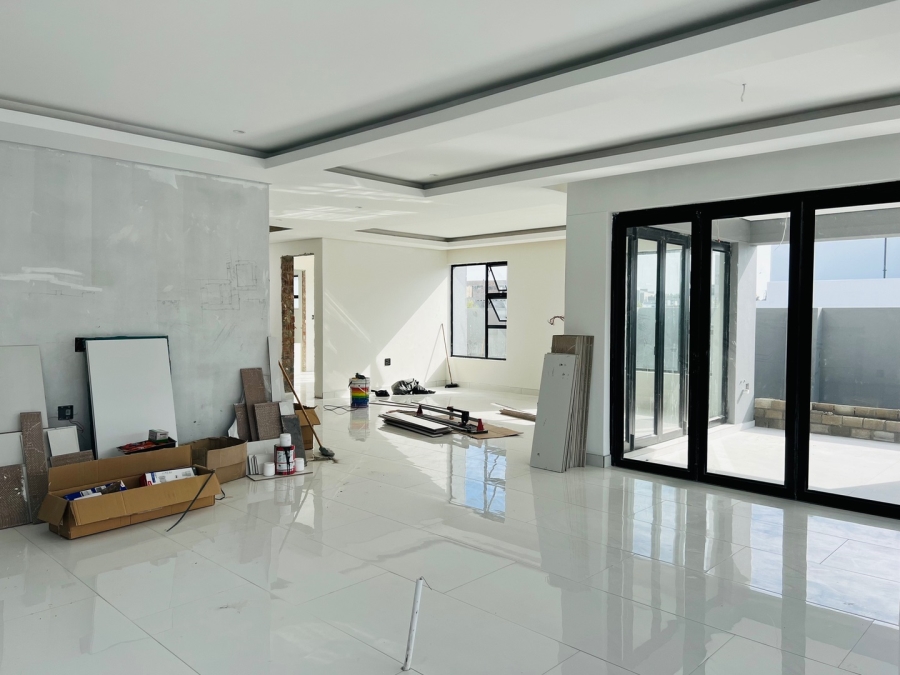  Bedroom Property for Sale in Sandown Western Cape